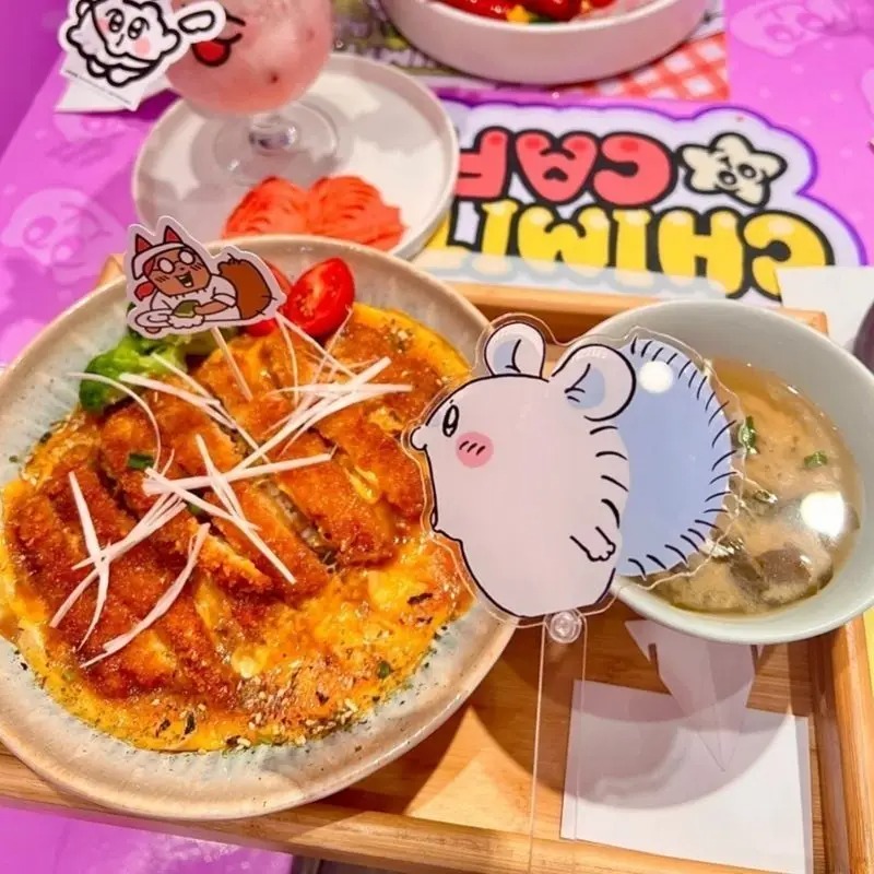 Photography Prompt - ちいかわ、フライリス、アクリル製フォトプロップス、かわいいアニメキャラクター、手持ち式のサイン、コスプレ用デコレーション、ギフト。